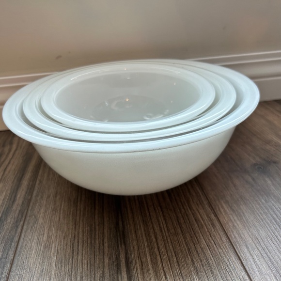 Pyrex Vintage White Glass Nesting Bowls x 3 - Picture 4 of 5